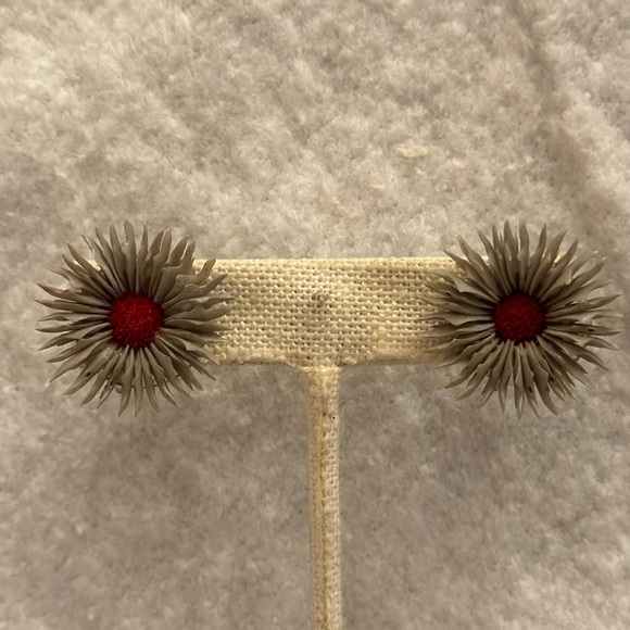 Vintage screwback clip on earrings flower shells - Picture 1 of 5